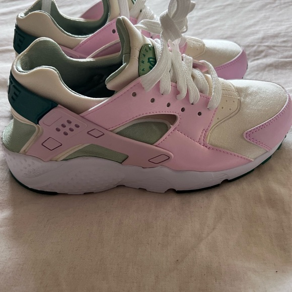 Nike Air Huarache Pink Sneakers - Picture 3 of 6